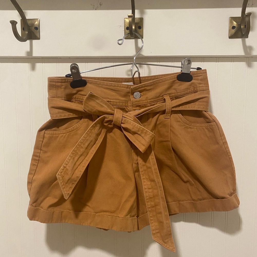 Gap Belted High Rise Button Fly Short - Size 8 Petite